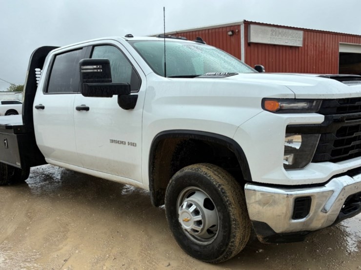 2024-chevrolet-silverado-3500hd-image-3
