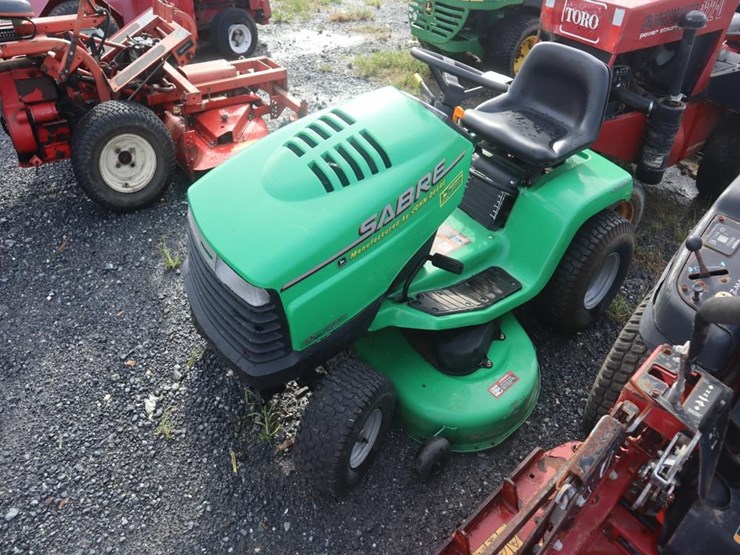 john-deere-sabre-riding-mower-image-4