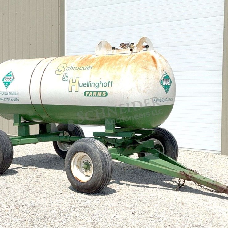1,000 gallon anhydrous wagon