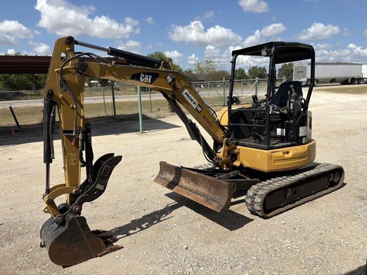 2019-caterpillar-303-image-1