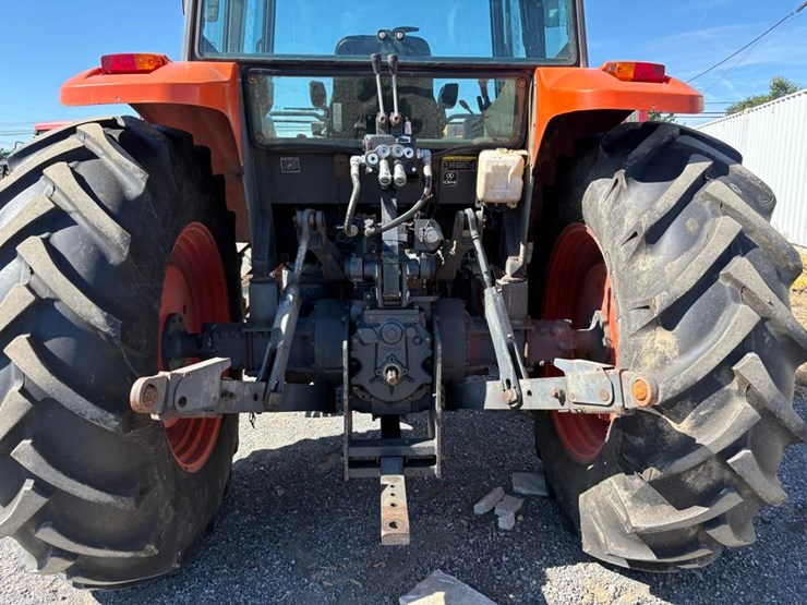 2011-kubota-m108s-image-9