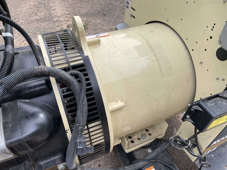 2010-john-deere-6-image-16