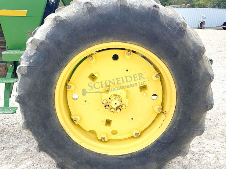john-deere-2840-image-24
