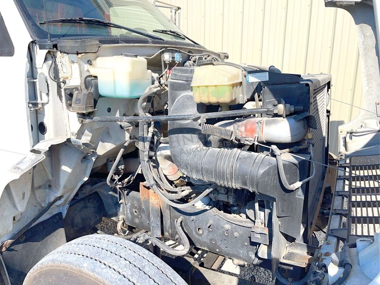 2002-chevrolet-c7500-single-axle-grain-truck-image-31