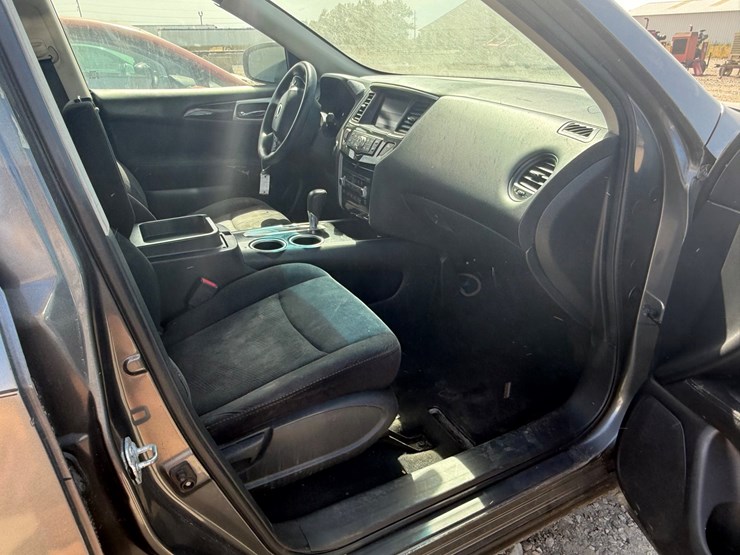 2016-nissan-pathfinder-image-18