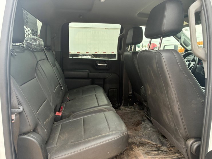 2024-chevrolet-silverado-3500hd-image-10