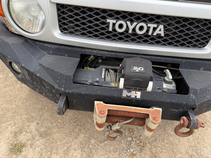 2011-toyota-fj-cruiser-image-43