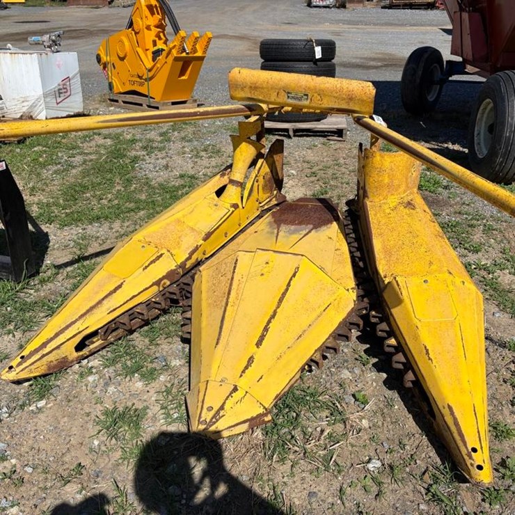 NEW HOLLAND 824