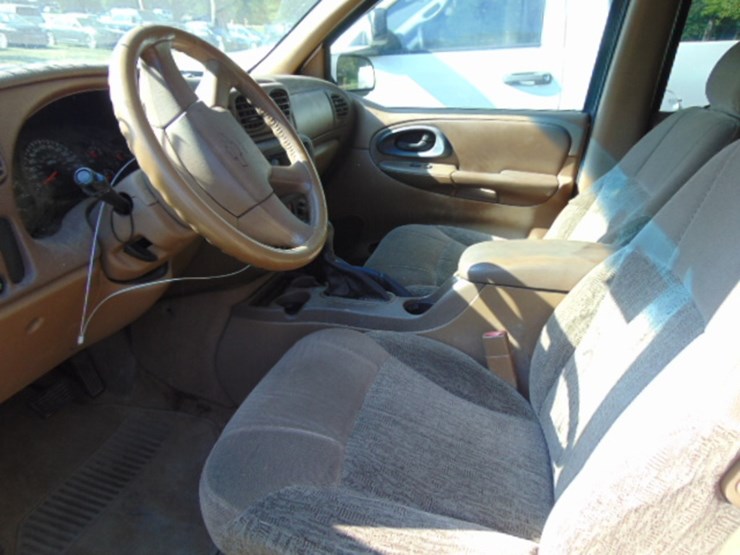 2003-chevrolet-trailblazer-ls-image-2
