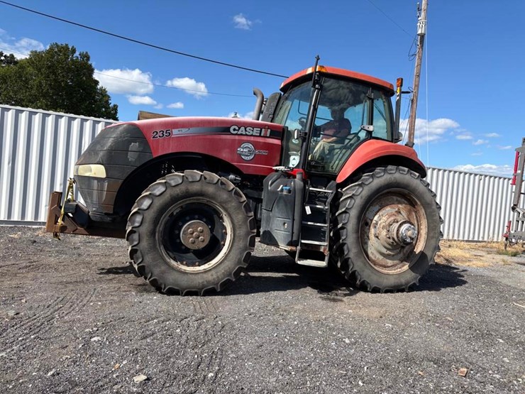 case-ih-magnum-235-image-1