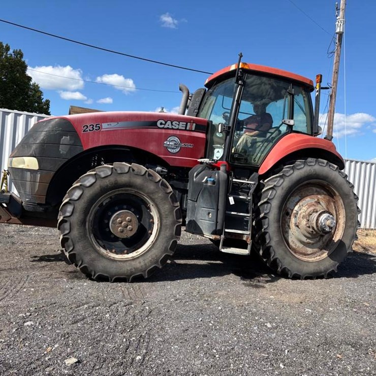 CASE IH MAGNUM 235