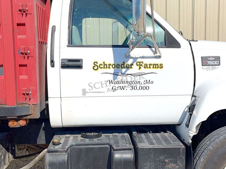 2002-chevrolet-c7500-single-axle-grain-truck-image-18