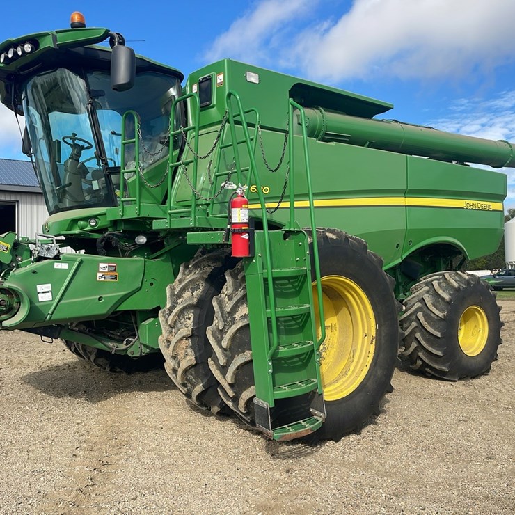 JOHN DEERE S670