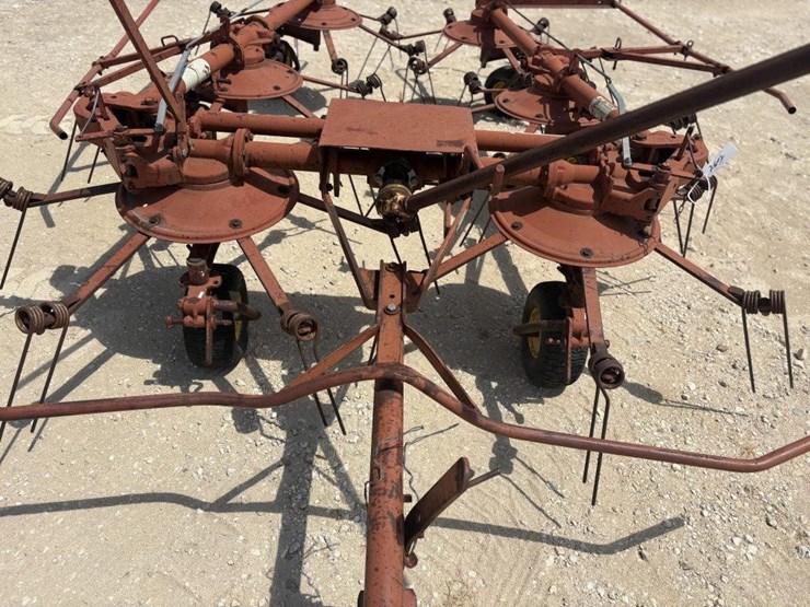 new-holland-169-image-5