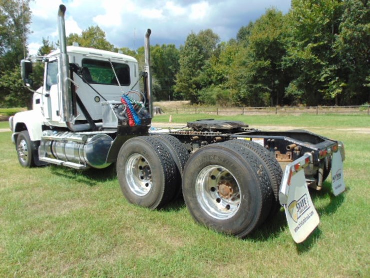 2019-mack-pinnacle-64t-image-6