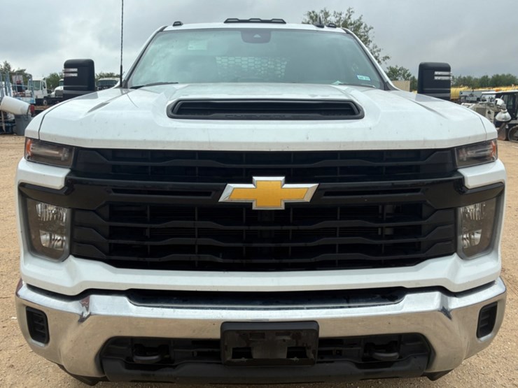 2024-chevrolet-silverado-3500hd-image-2
