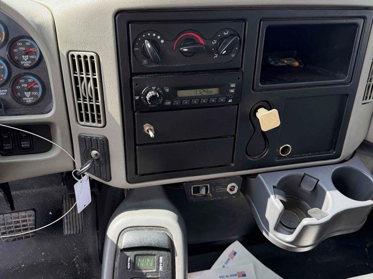2013-international-4300m7-chipper-truck-image-20