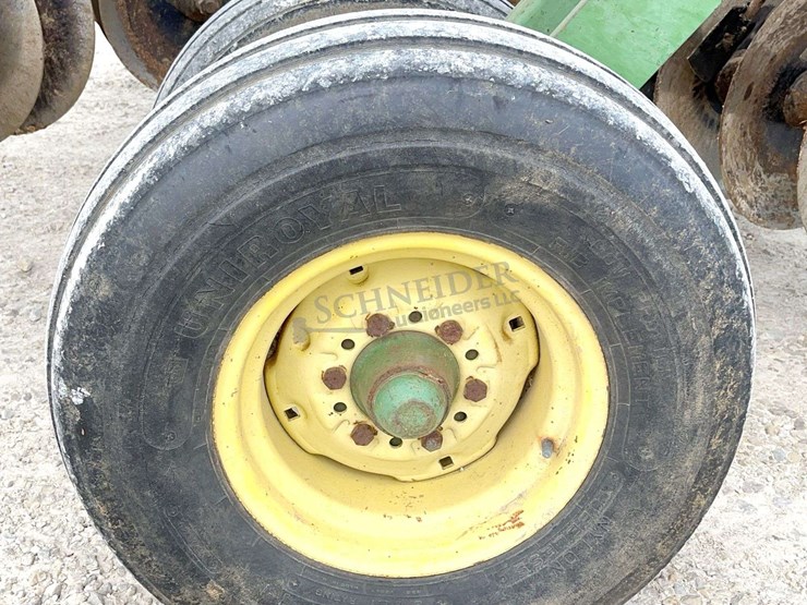 john-deere-235-image-28