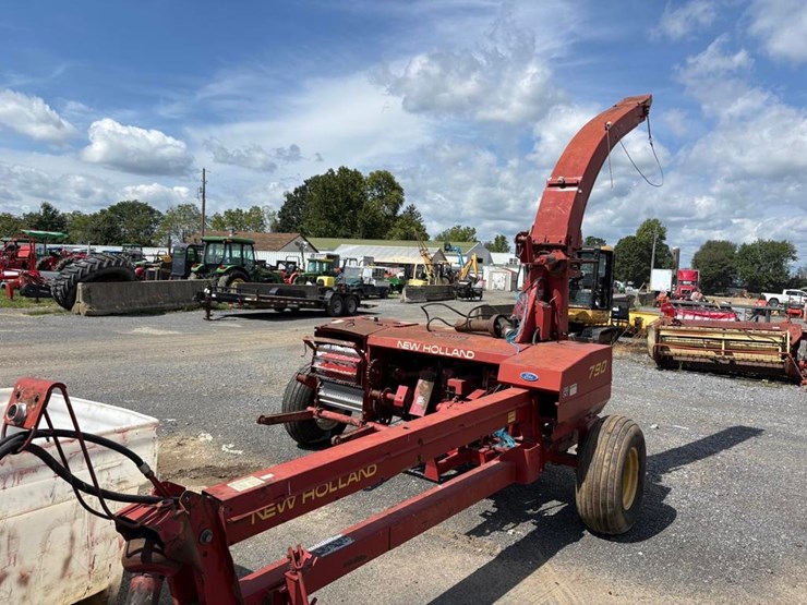new-holland-790-image-3