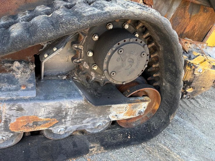 2025-deere-333g-image-4
