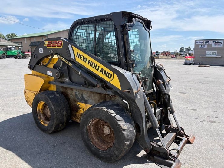 new-holland-l228-image-6
