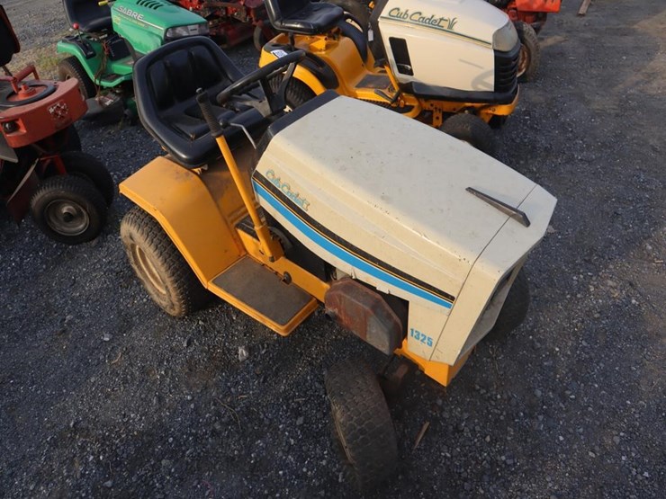 cub-cadet-1325-riding-mower-image-1