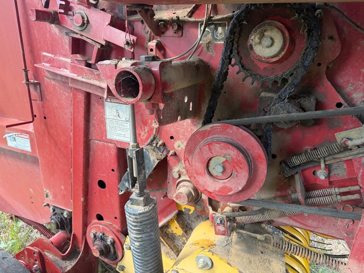 new-holland-br740a-image-51