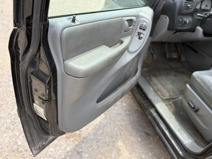 2005-dodge-grand-caravan-sxt-image-8