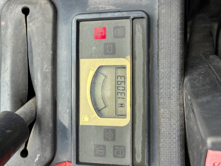 2023-deere-26g-image-8