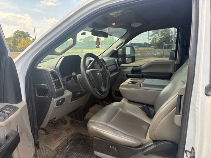 2021-ford-f250-image-8
