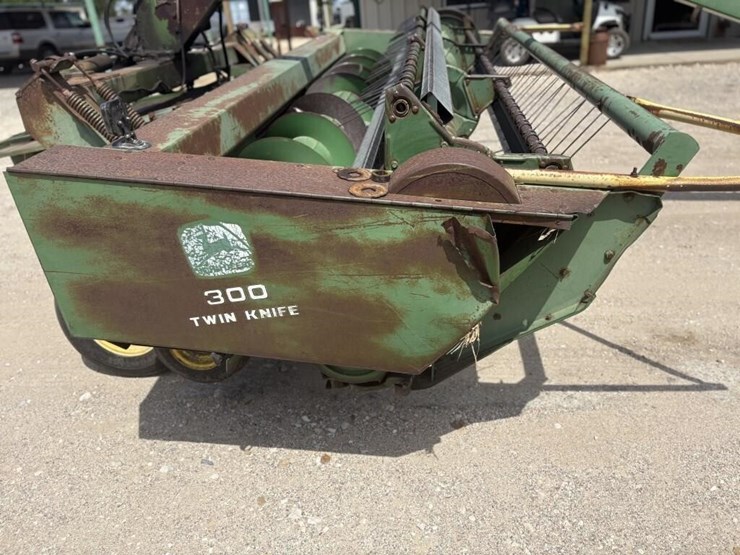 john-deere-300-image-4