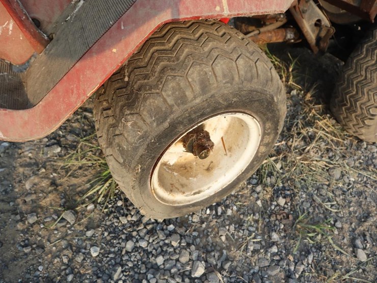 international-ek10-riding-tractor-image-11