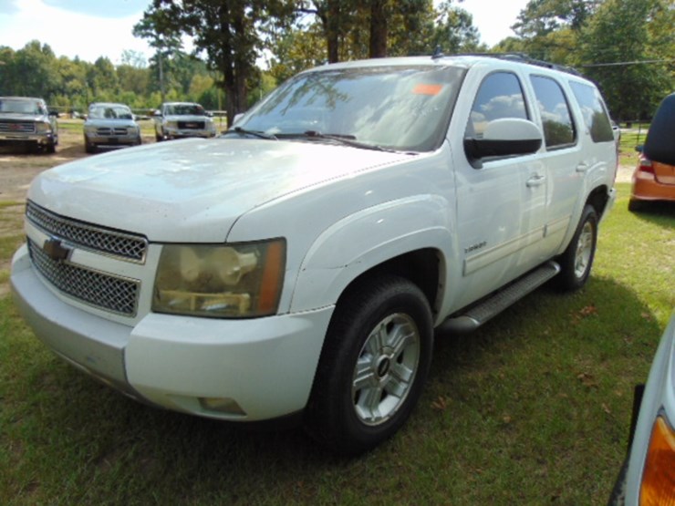 2011-chevrolet-tahoe-image-1