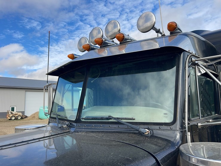 peterbilt-389-image-35
