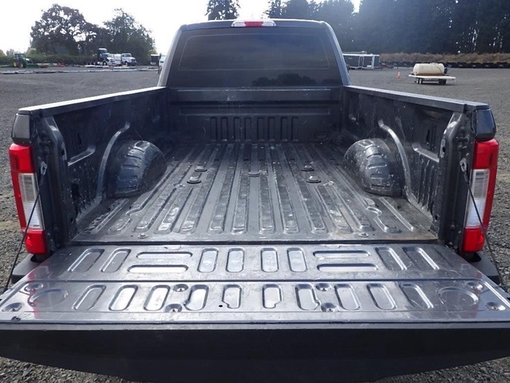 2017-ford-f350-image-18