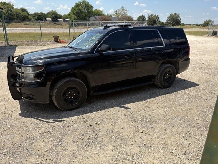 2019-chevrolet-tahoe-image-2