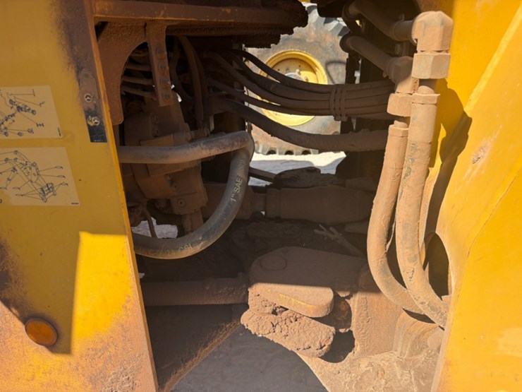 2012-caterpillar-938k-image-7