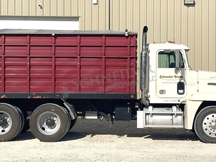 1989-freightliner-tandem-axle-grain-truck-image-4