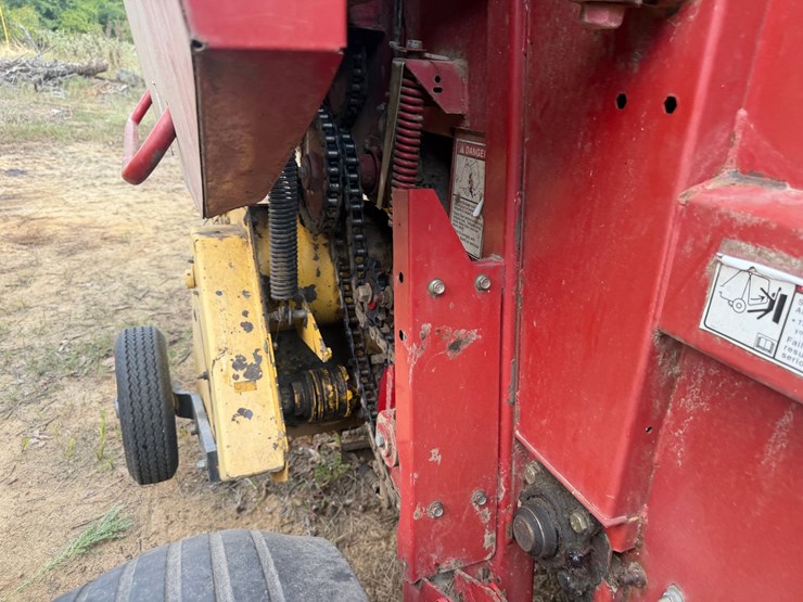 new-holland-br740a-image-19