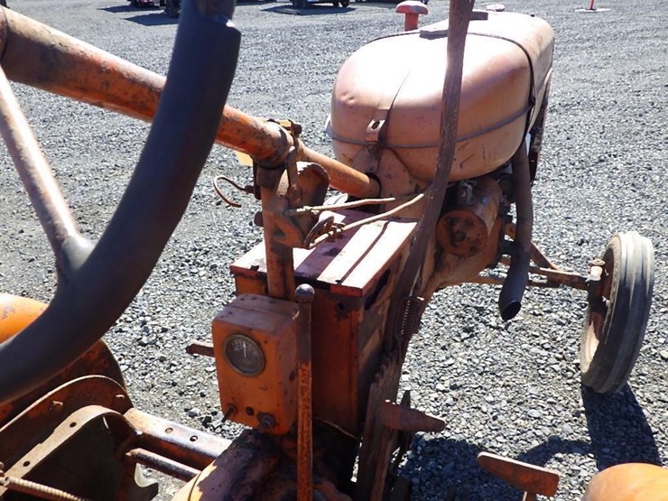 allis-chalmers-b-tractor-image-19