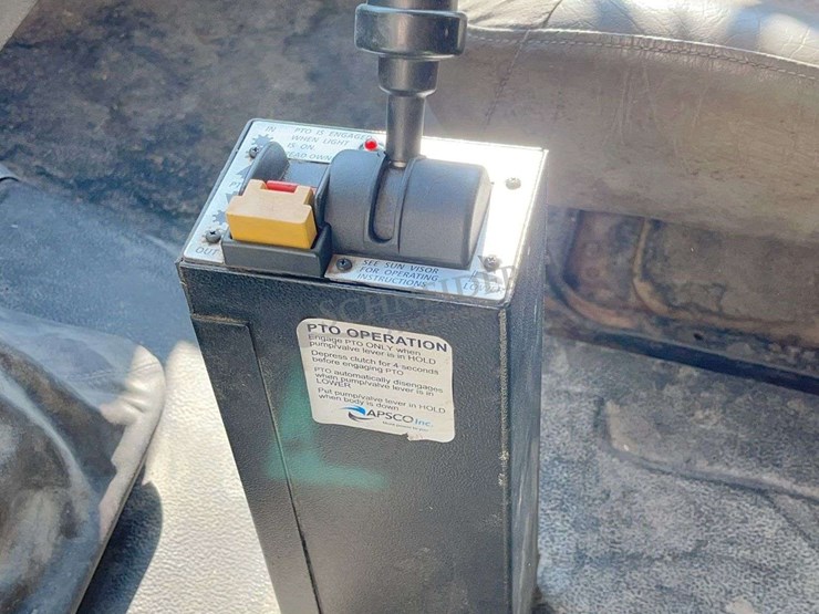 2002-chevrolet-c7500-single-axle-grain-truck-image-48