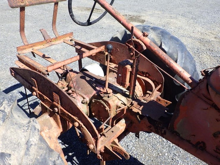allis-chalmers-model-b-tractor-image-11