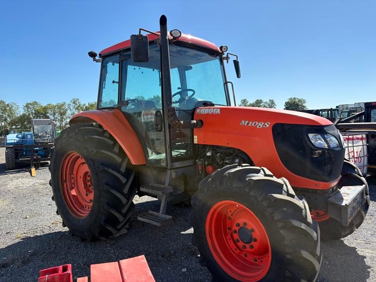 2011-kubota-m108s-image-5