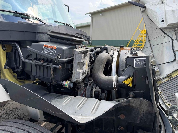 2013-international-4300m7-chipper-truck-image-14