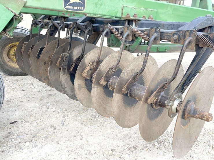 john-deere-235-image-30