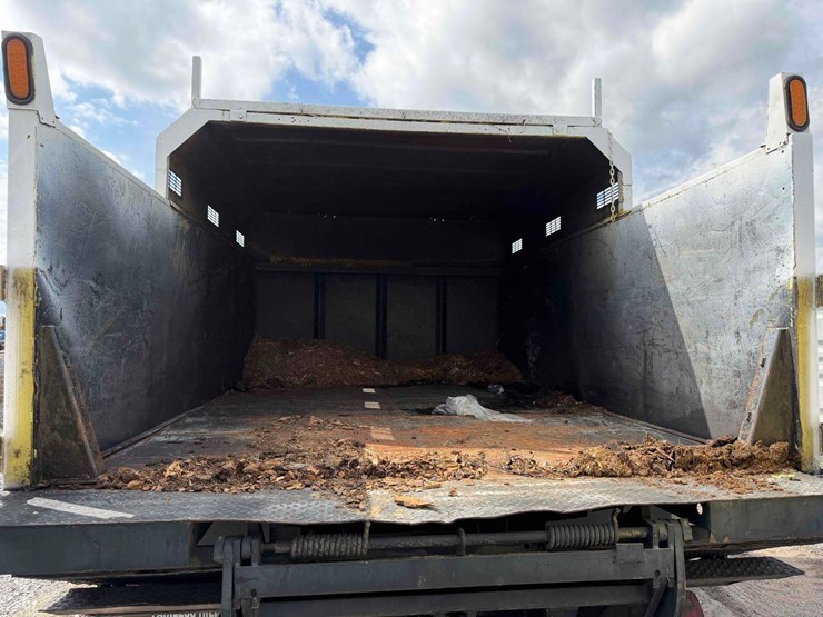 2013-international-4300m7-chipper-truck-image-13