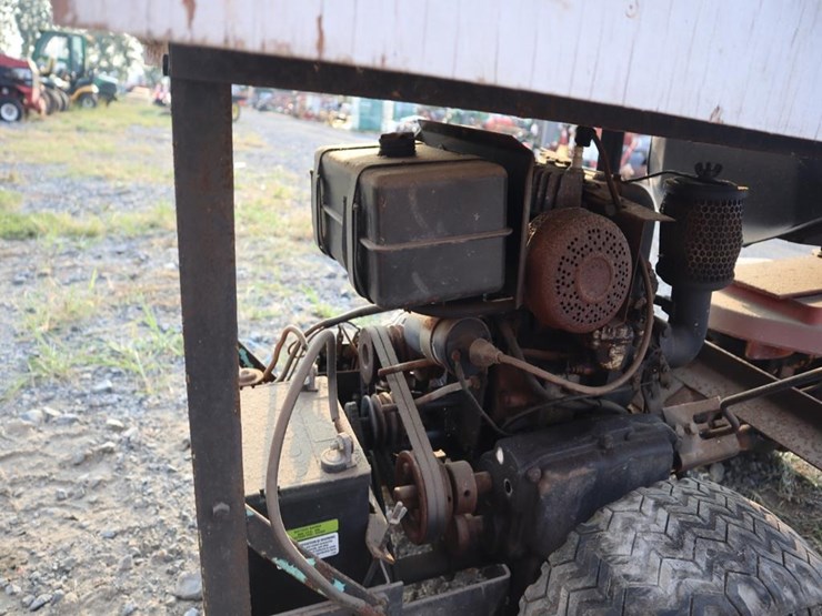 international-ek10-riding-tractor-image-14