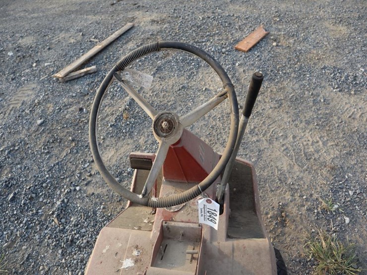international-ek10-riding-tractor-image-16