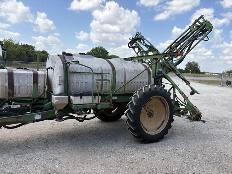 l2---great-plains-sprayer-1000-gallons-image-2