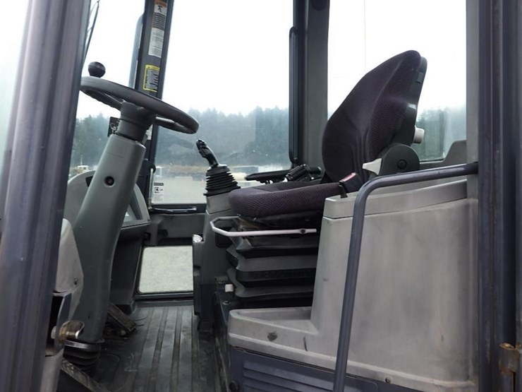 2014-deere-244j-image-27